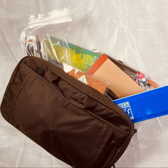 Eagle Creek Handbags - Art kit GIFT SET with fanny pack